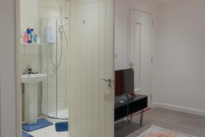 Estúdio | Banheiro | Chuveiro, produtos de toalete grátis, secador de cabelo 