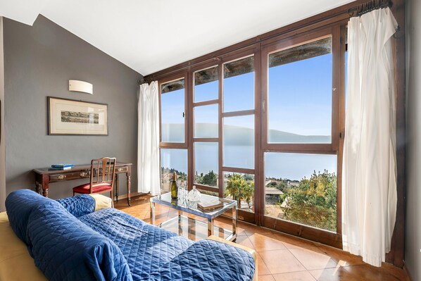 Villa | 3 bedrooms - Villa la Quercia Hilly Area With Lake vi (Toscolano Maderno)