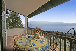 Villa | 3 bedrooms - Villa la Quercia Hilly Area With Lake vi (Toscolano Maderno)