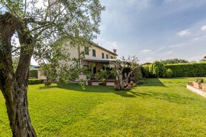 4 bedrooms - Villa Pallina With Pool (Massarosa)