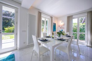 Villa | 5 bedrooms - Villa Victor 100m From sea (Massa)