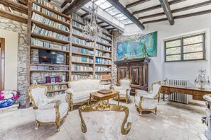 Villa - Torre Del Melograno With Heated Pool (Castiglione in Teverina)