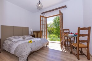 Villa | 3 bedrooms - Villa Martine Au Bord Du Lac (Cadrezzate con Osmate)