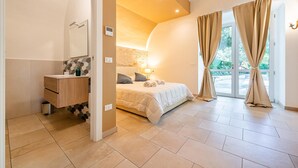 A bedroom with a bed, bedside table, and a view of the outdoors. - Palazzo Biscilia in Bisceglie (Bisceglie)