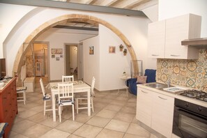 2 bedrooms - Tiche Home 200m From Sea (Syracuse)