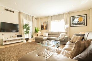 Villa | 6 bedrooms - Villa Zacaluca Pool Whirlpool Sauna Gym (Marbella)