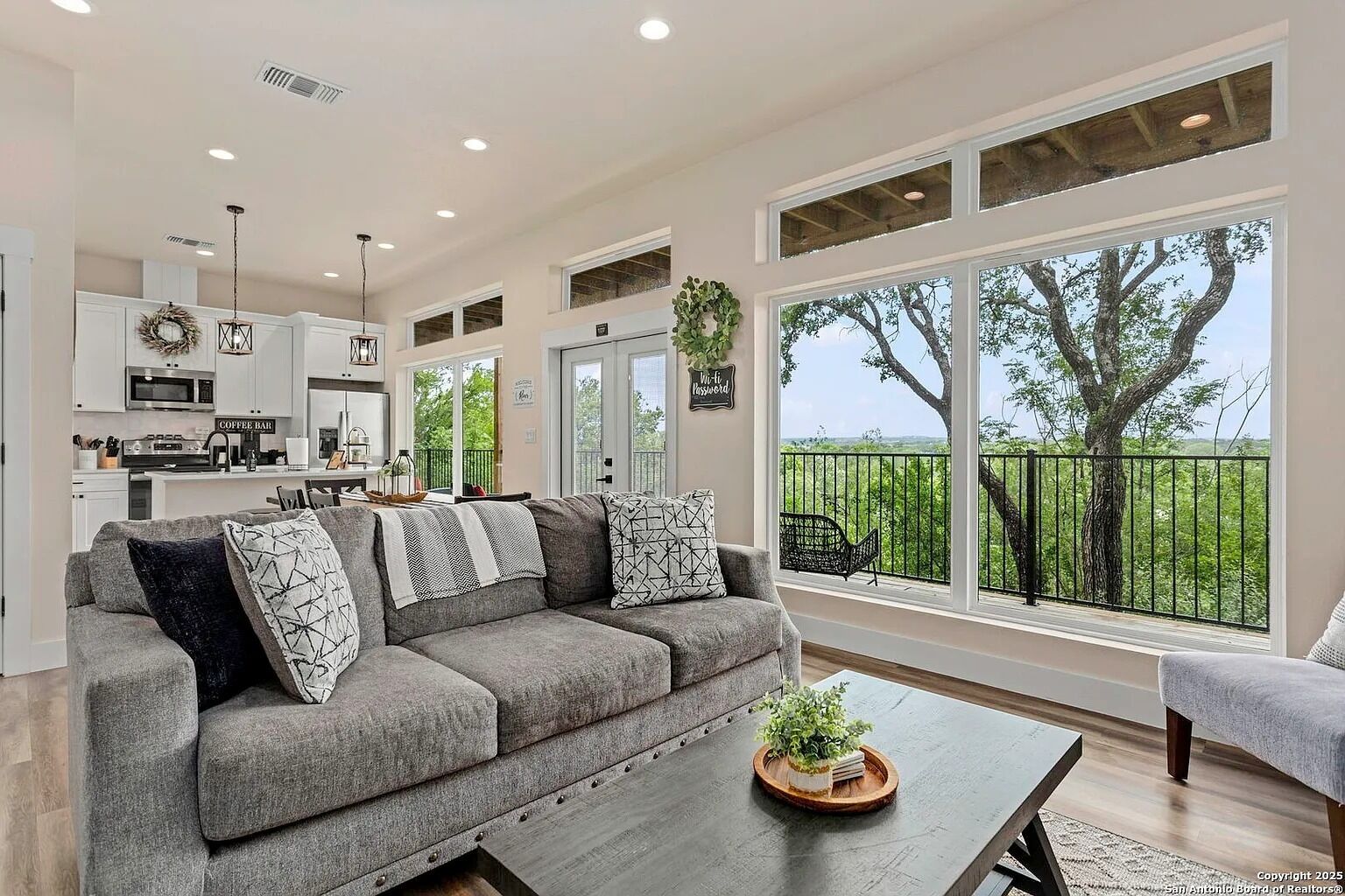 智能电视、桌上足球