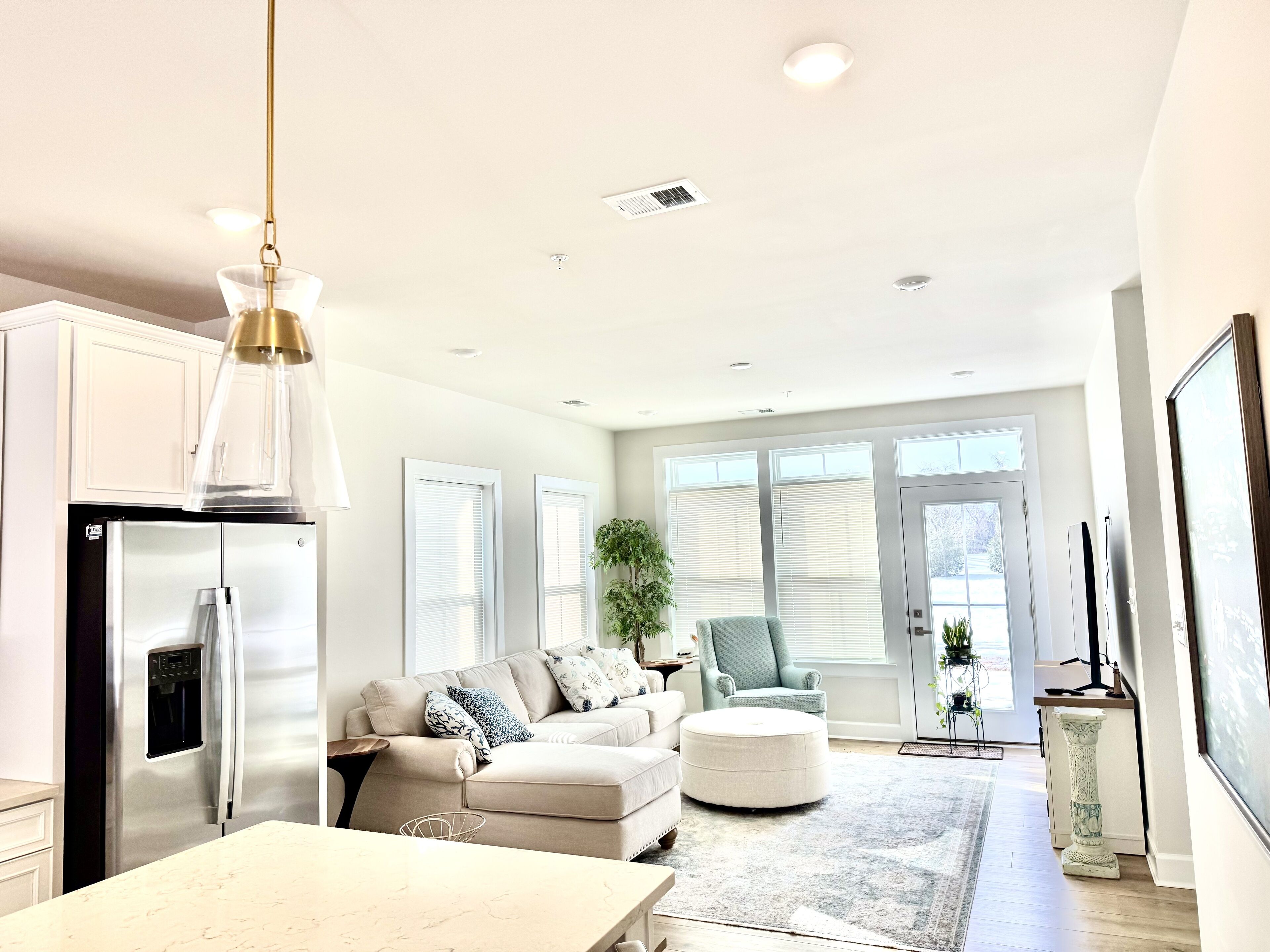 Smart TV, computer monitors