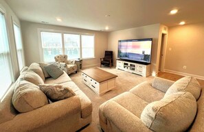 Smart TV, computer monitors