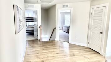 4 bedrooms, desk, WiFi, bed sheets