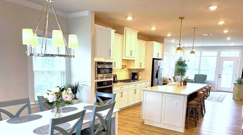 New 4BR/3.5 Bath Luxury Villa in Lewes, DE - 1 mile to Lewes, 2 miles to Beach!