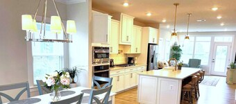 New 4BR/3.5 Bath Luxury Villa in Lewes, DE - 1 mile to Lewes, 2 miles to Beach!