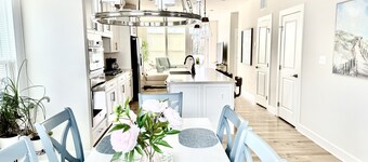 New 4BR/3.5 Bath Luxury Villa in Lewes, DE - 1 mile to Lewes, 2 miles to Beach!