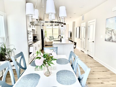 New 4BR/3.5 Bath Luxury Villa in Lewes, DE - 1 mile to Lewes, 2 miles to Beach!