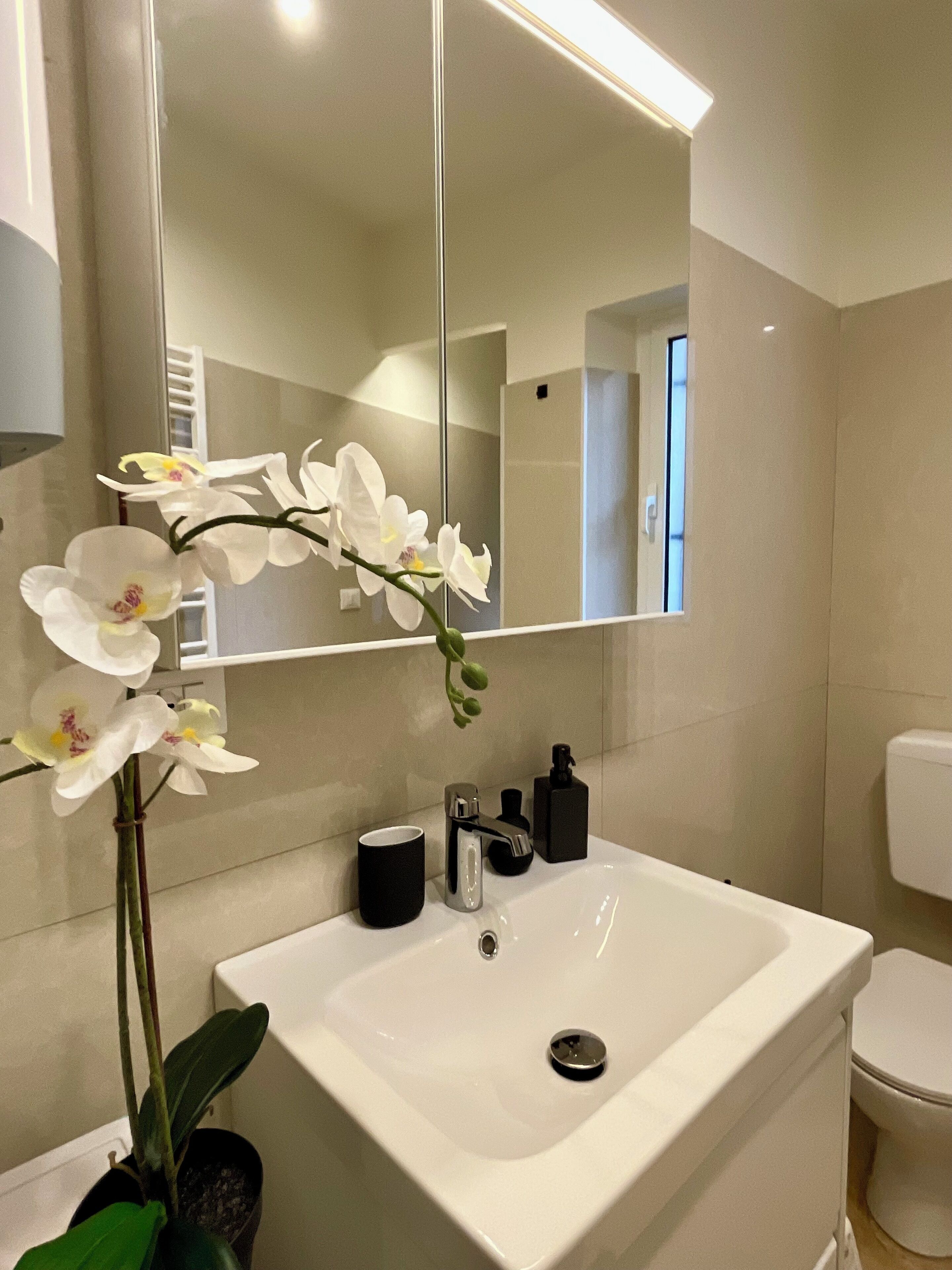 Family Apartment | Bathroom | Shower, hair dryer, towels, soap