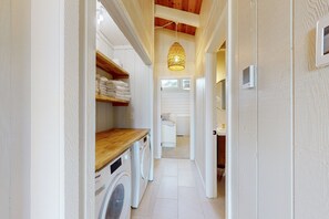 Interior - Discover Tranquil Oceanfront Relaxation in Manzanita near beach (Manzanita)