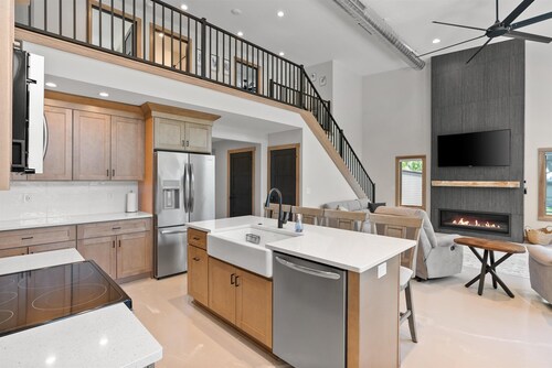 Luxurious Modern home Built in 2024 On the channel of Lake Winneconne