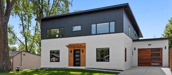 Luxurious Modern home Built in 2024 On the channel of Lake Winneconne