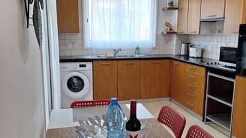 Apartment | Eigene Küche | Kühlschrank, Mikrowelle, Ofen, Herdplatte