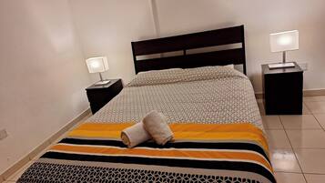 Apartment | 2 Schlafzimmer, Bügeleisen/Bügelbrett, kostenloses WLAN, Bettwäsche