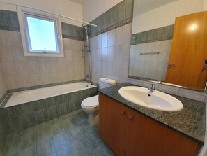 Apartment | Bathroom | Deep soaking tub, hair dryer, towels - City Sunshine Strovolos, Nicosia (Strovolos)