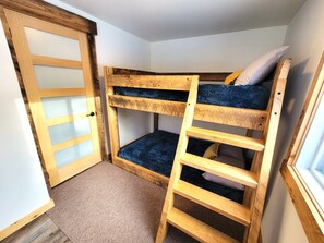 2 bedrooms, free WiFi, bed sheets, wheelchair access
