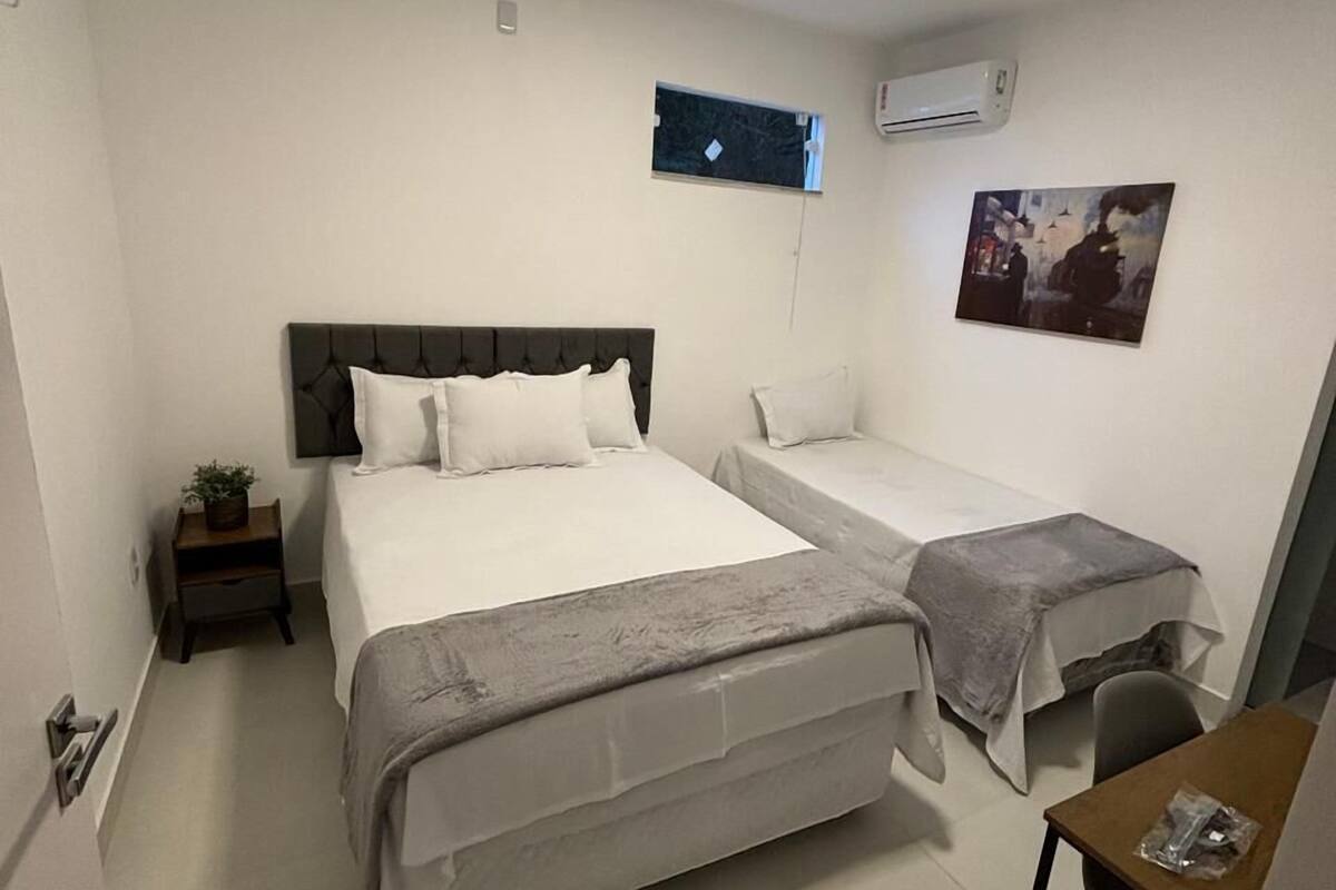 Quarto triplo clássico | Wi-Fi de cortesia, roupa de cama