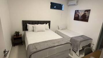 Classic Triple Room | Free WiFi, bed sheets