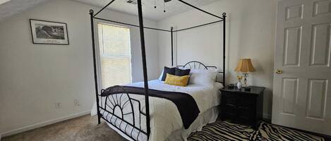 4 bedrooms, desk, iron/ironing board, free WiFi