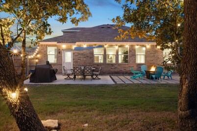 Spacious San Marcos Retreat w/Fire Pit, Pool Table & Near TXST + Outlet Mall
