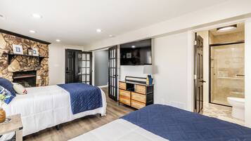 3 bedrooms, desk, iron/ironing board, travel cot