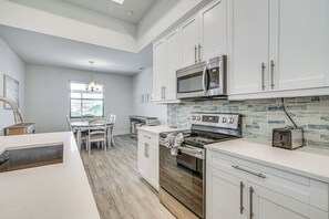 Fridge, microwave, stovetop, dishwasher