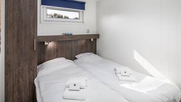 Hus | 2 sovrum, unika möbler och sÀngklÀder