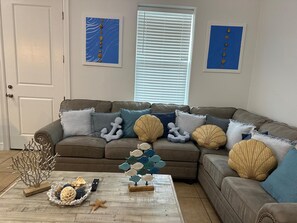 Living area - Cozy 3-bedroom condo in enjoyable South Padre Island with Pool ,WiFi -Downstairs (South Padre Island)