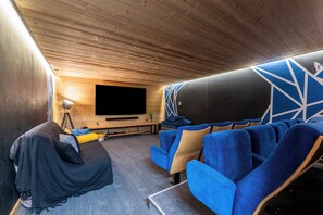 Interior - Chalet 'Le Courti' with Mountain View, Private Terrace and Wi-Fi (Sainte-Foy-Tarentaise)