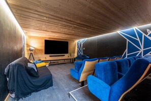 Interior - Chalet 'Le Courti' with Mountain View, Private Terrace and Wi-Fi (Sainte-Foy-Tarentaise)