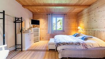 5 dormitorios, tabla de planchar con plancha, wifi gratis y ropa de cama