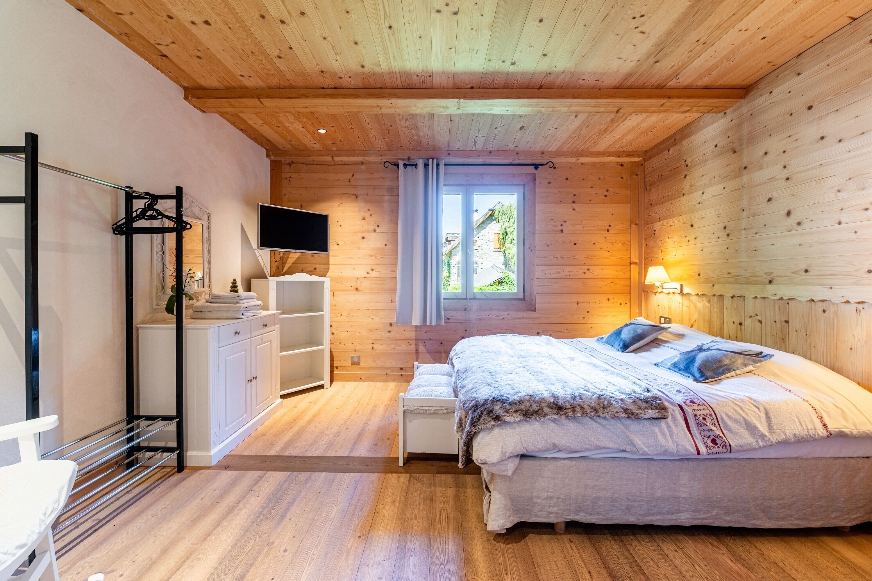 5 habitaciones, tabla de planchar con plancha y wifi gratis 