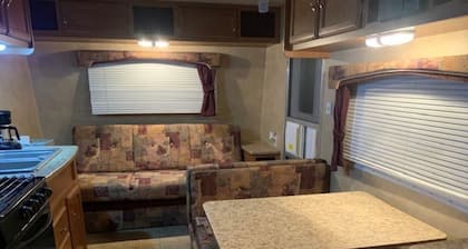 The Little Dipper is an adorable & cozy camper located in charming Dandridge TN