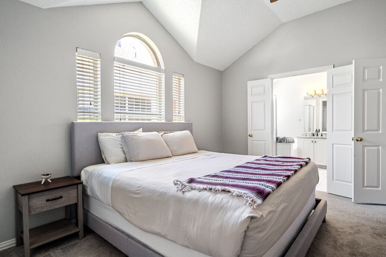 3 habitaciones, escritorio, tabla de planchar con plancha y wifi 