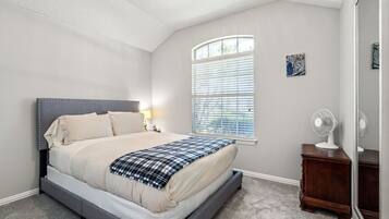 3 bedrooms, desk, iron/ironing board, WiFi