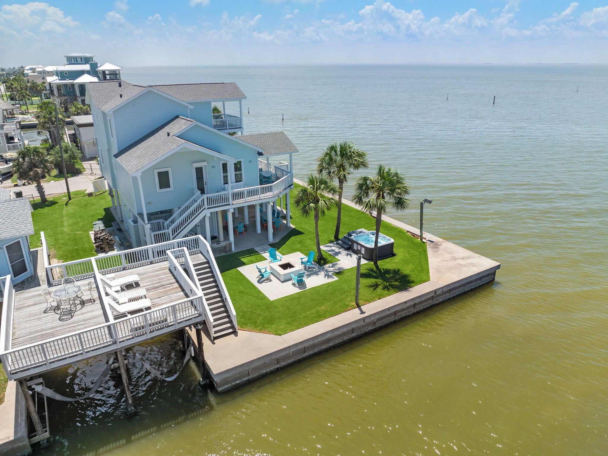 Bayfront - Hot Tub and Fire Pit - Great Entertaining Space