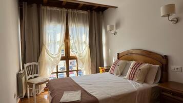 3 slaapkamers, een strijkplank/strijkijzer, wifi, beddengoed