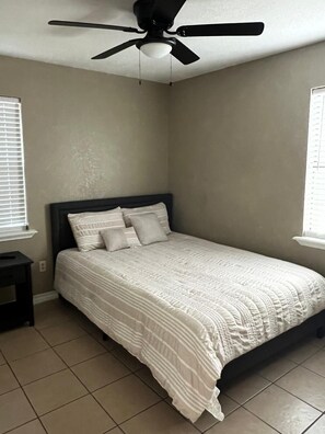 3 dormitorios, tabla de planchar con plancha, wifi y ropa de cama