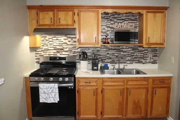 Frigorífic, microones, placa de cuina i cafetera i tetera