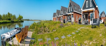 Spectacular Villa by the Lake