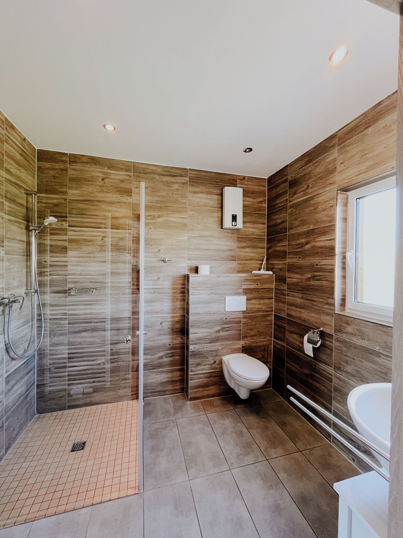 Shower, towels, soap, shampoo