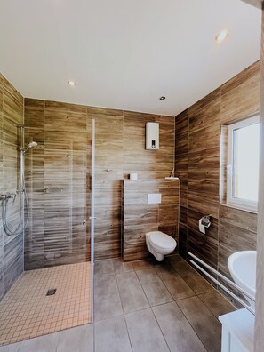 Dusche, Handtücher, Seife, Shampoo