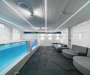 Deluxe Apartment | Living area | 50-inch Smart TV with digital channels - 444 jds (Medellín)