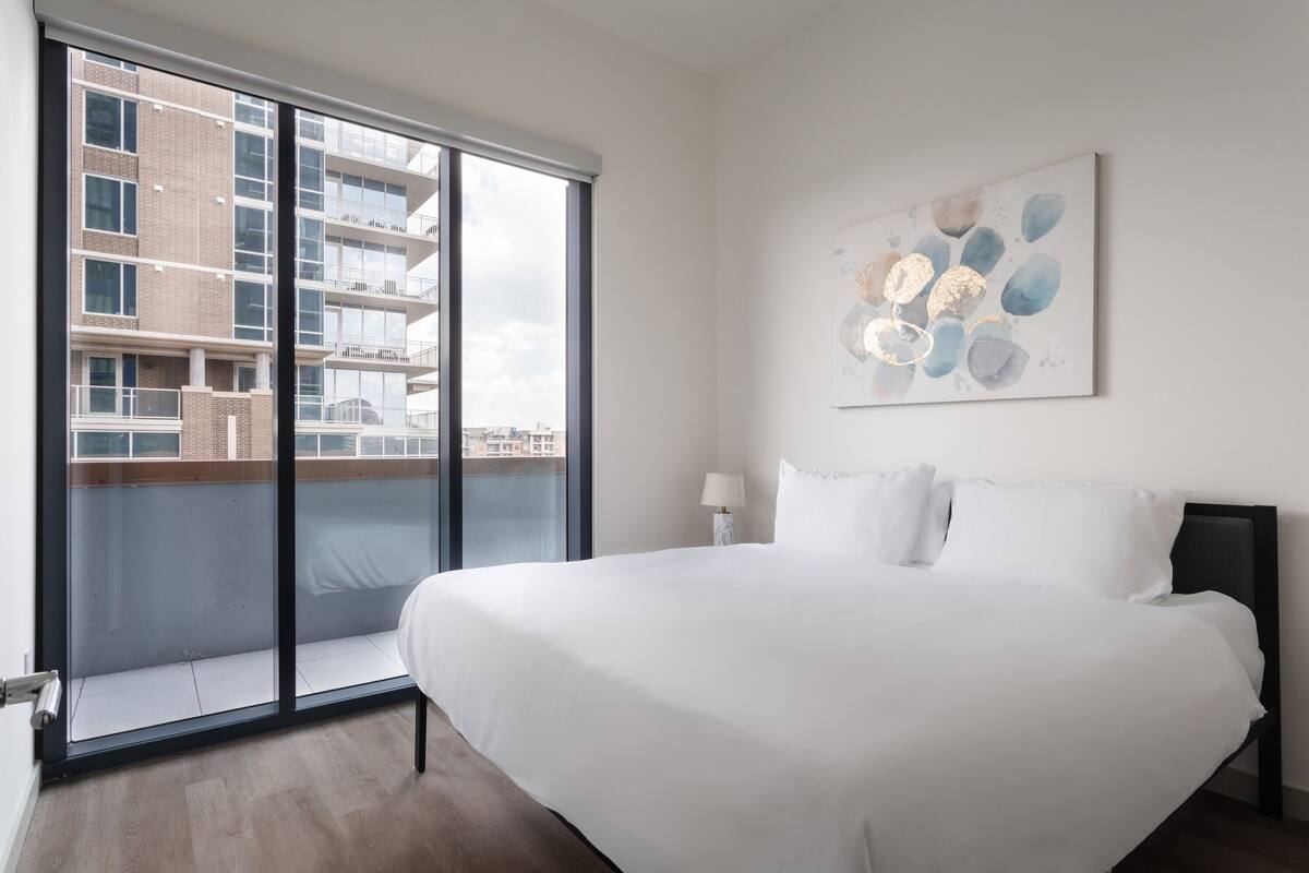 1 Bedroom Apartment, Queen Bed (Self Check-in with Virtual Front Desk)